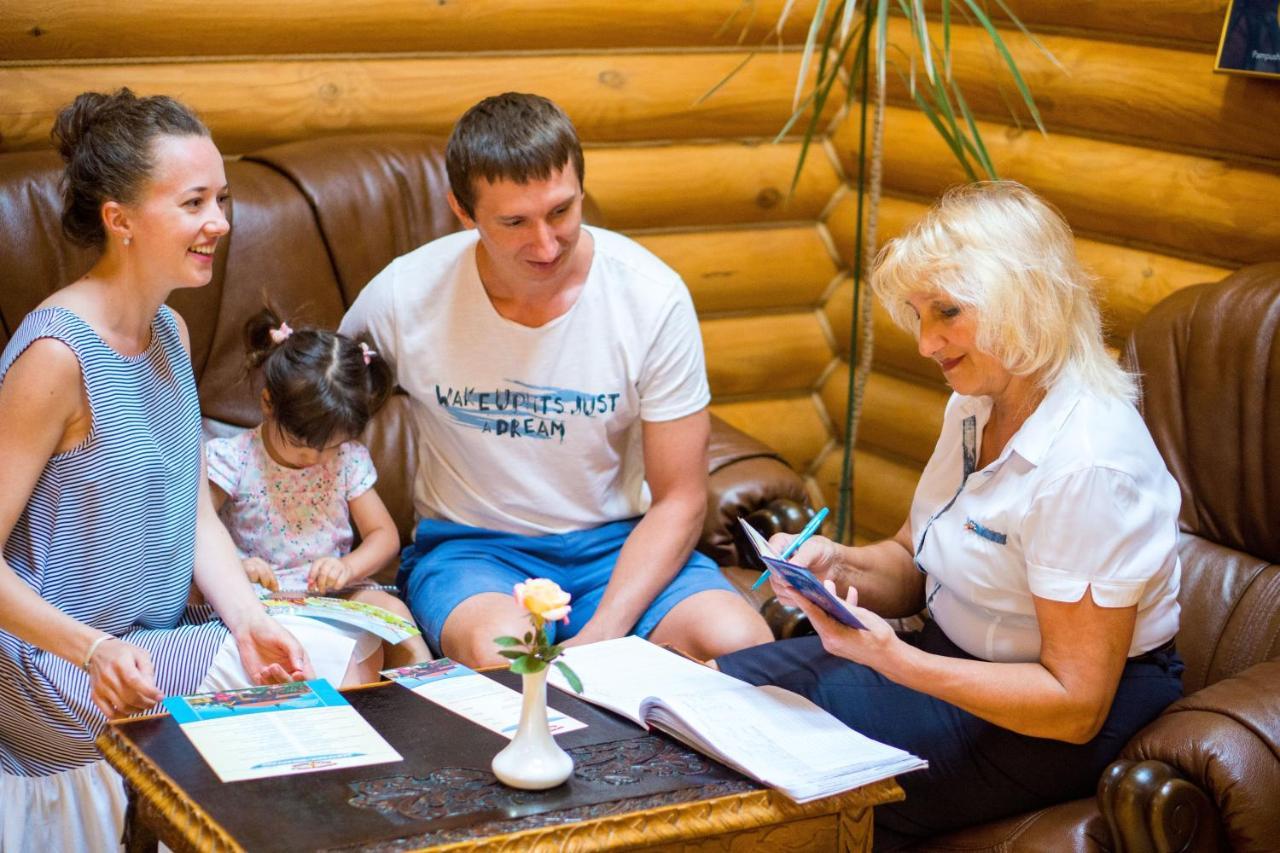 Комплекс Відпочинку Пампушка & Подушка Hotel Burlach'ya Balka Eksteriør billede